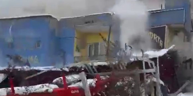 Binalar peş peşe yıkıldı ortalık toz bulutu oldu! Deprem anına ilişin dehşete düşüren yeni görüntü