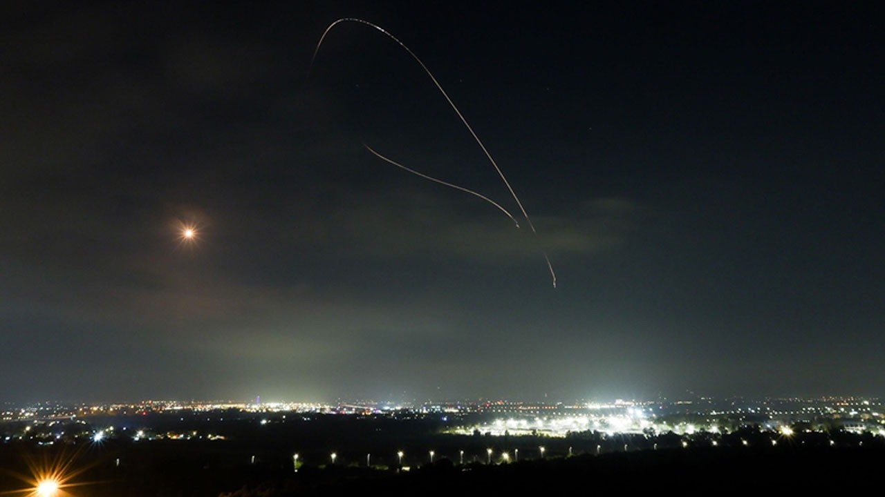 Binalarda yangın çıktı! İran’ın füzeleri Hayfa’yı vurdu