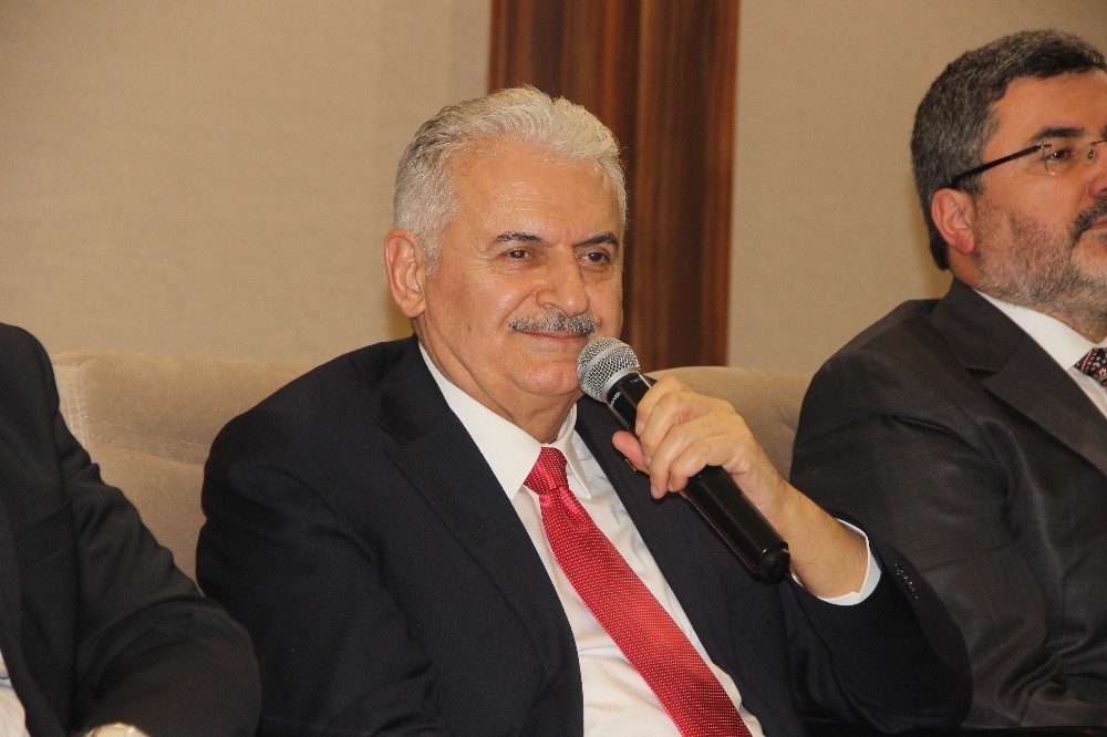 Binali Yıldırım Afyonkarahisar’da gençlerle buluştu 