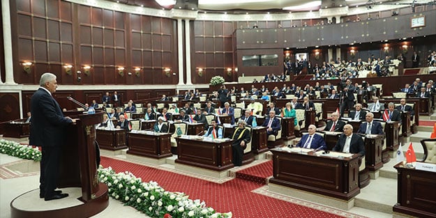 Binali Yıldırım, Azerbaycan Milli Meclisi'nde Azerbaycan Türkçesiyle konuştu