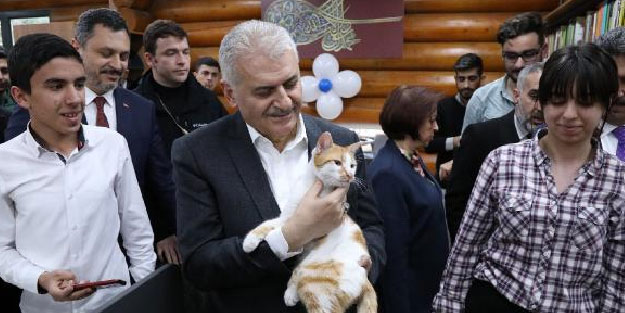 Binali Yıldırım Çamlık Millet Kütüphanesi'ni açtı
