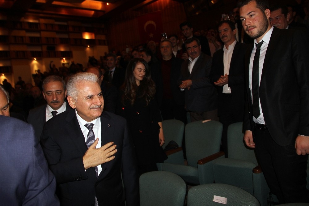 Binali Yıldırım: “Darbe söylentilerini çıkaranlar 15 Temmuz’u düşünsün” 