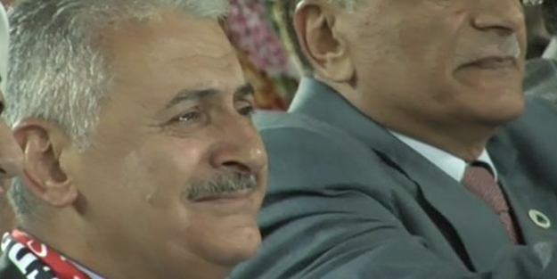 Binali Yıldırım gözyaşlarına hakim olamadı