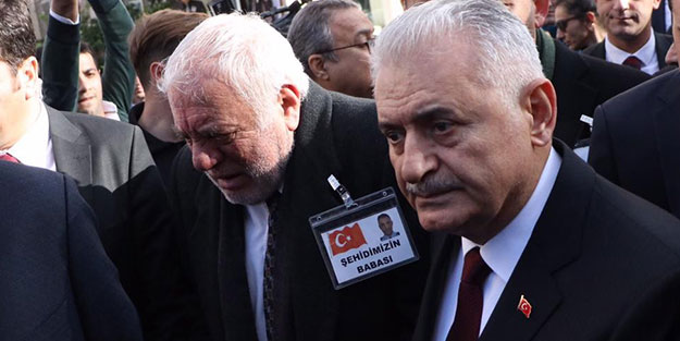 Binali Yıldırım gözyaşlarını tutamadı