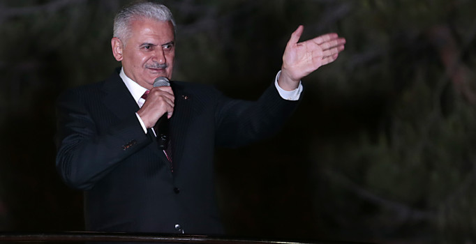 Binali Yıldırım: Konak ile Karşıyaka'yı birleştireceğiz