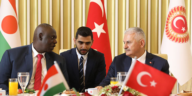 Binali Yıldırım Ousseini Tinni ile görüştü