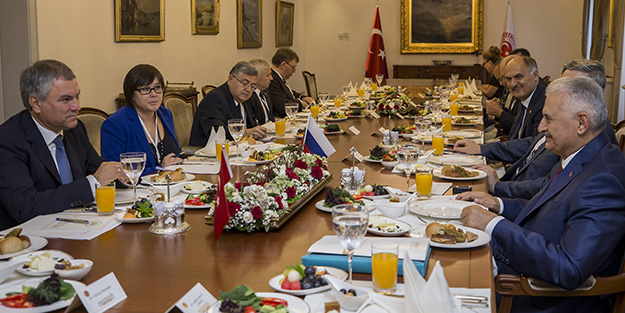 Binali Yıldırım Rus konuğu ile kahvaltıda