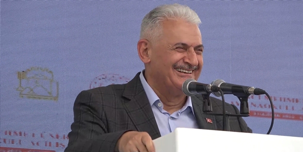 Binali Yıldırım sahnede espriyi patlattı: Ali’ye kötü haber var