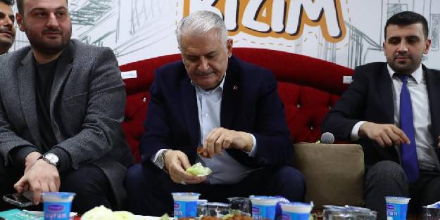 Binali Yıldırım Sıra Gecesi'nde gençlerle buluştu