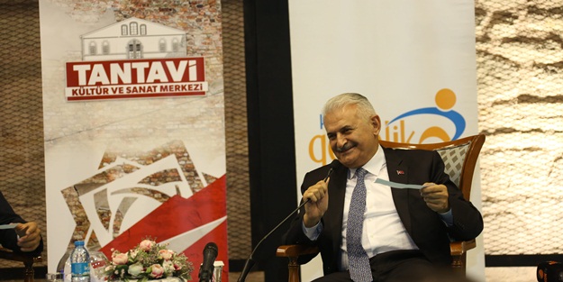 Binali Yıldırım Tantavi Kültür ve Sanat Merkezi'nde gençlerle buluştu