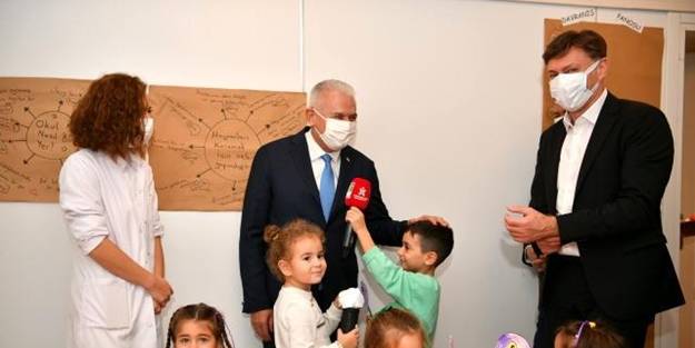Binali Yıldırım'dan 'Ne iş yapıyorsunuz sorusuna' esprili cevap!