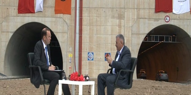 Binali Yıldırım'ın röportajını bölüp...