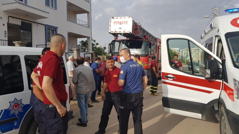 Binanın tepesinden atlamak isteyen kişiyi ekipler ikna etti 