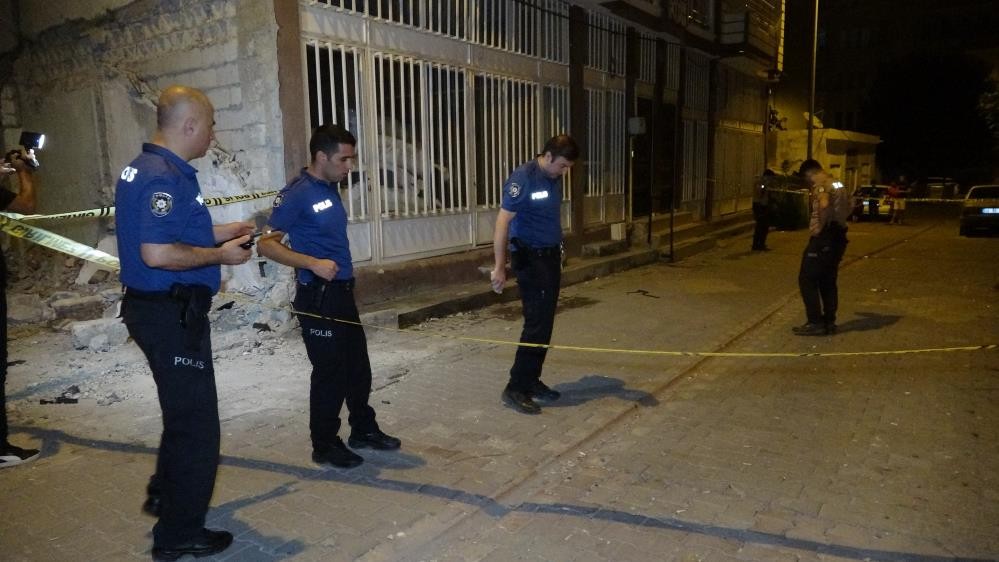 Binaya kurşun yağdı