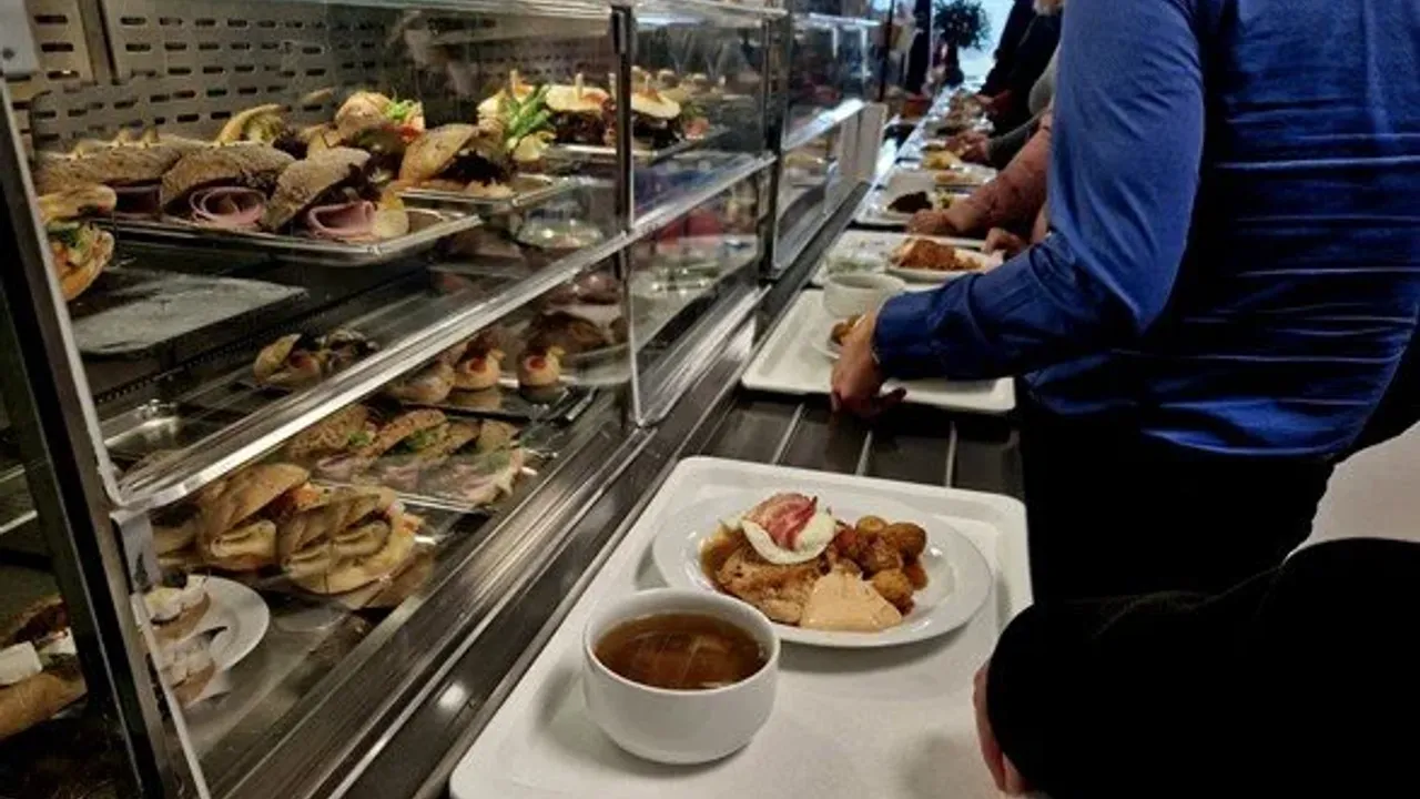 Binden fazla öğrenci okuldaki yemeklerden zehirlendi