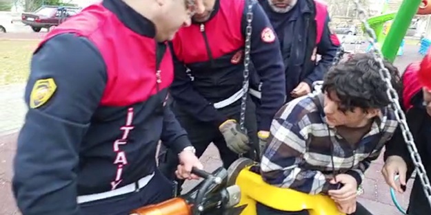Bindiği salıncak adeta kabusu oldu