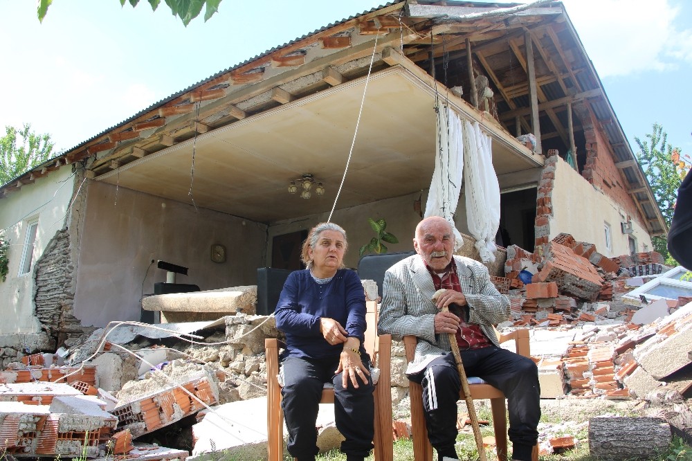 Bingöl depreminin simgesi yaşlı çiftin hüzünlü hikayesi 