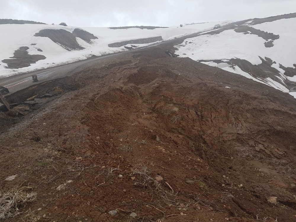 Bingöl’de 4 farklı bölgede heyelan meydana geldi 