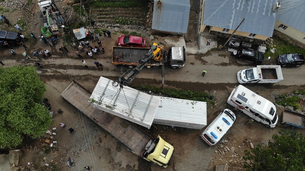 Bingöl’de deprem bölgesine konteynerler gelmeye başladı 