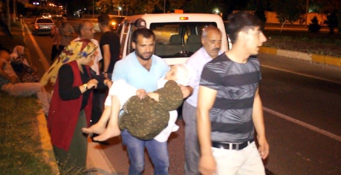 Bingöl'de hafif ticari araç ile otomobil çarpıştı: 3'ü ağır 7 kişi yaralandı