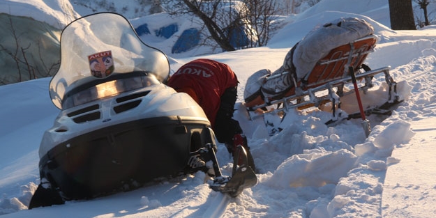 Hastalar kar motoru ile kurtarılıyor