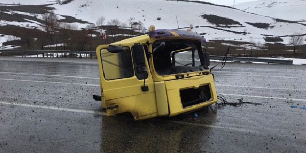 Bingöl'de kontrolden çıkan TIR, parçalara ayrıldı