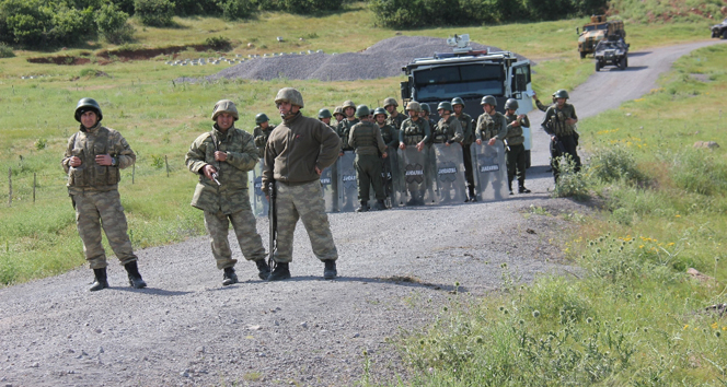Bingöl’de köylülerden taş ocağı protestosu
