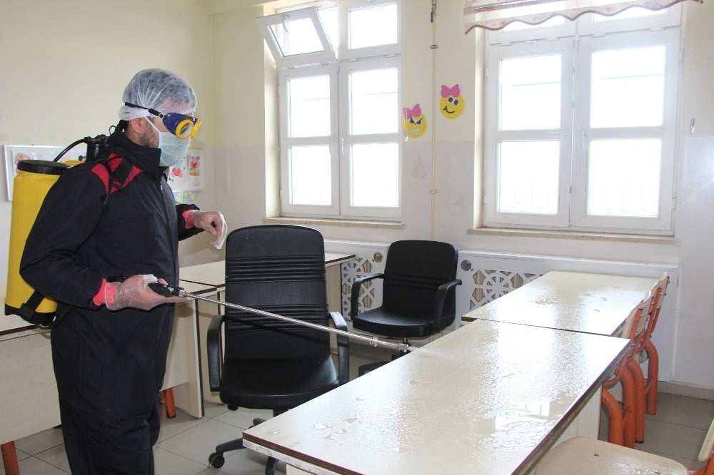 Bingöl’de okullar dezenfekte edildi 