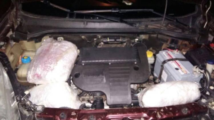 Bingöl'de otomobilin motorunda uyuşturucu çıktı