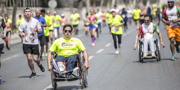 Binler Omurilik Felçlileri için Koştu