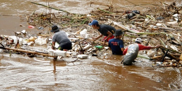Binlerce ev sular altında kaldı