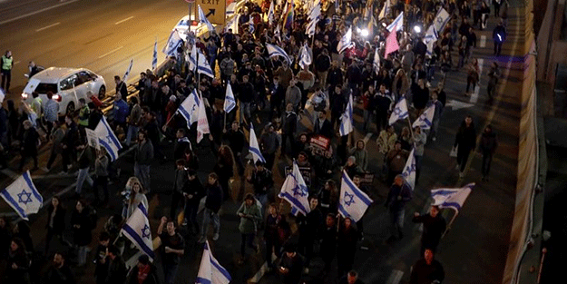 Binlerce İsrailli 6. kez protesto için sokaklara döküldü