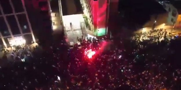 Binlerce İsrailli Netanyahu'ya karşı meydanlarda toplandı