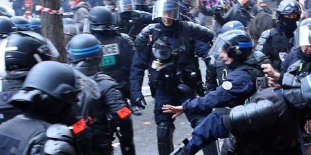 Binlerce kilometre ötedeki o ülke: Havalimanına girişi kapattı! Protestocular polisle çatışma başladı, öfke büyüyor