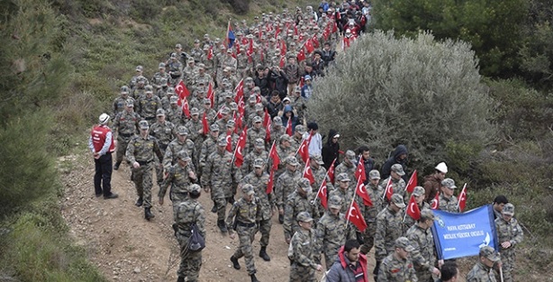 Binlerce kişi 57. Alay'a vefa yürüyüşünde
