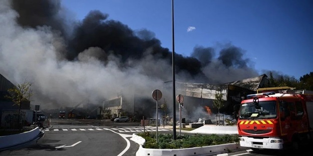 Binlerce kişi çalışıyor! Dünyanın en büyük gıda pazarında yangın