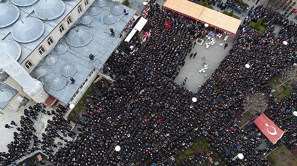 Binlerce kişi onu böyle uğurladı!