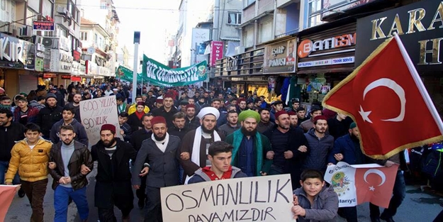 Binlerce kişi 'Osmanlı'yı istiyoruz' diyerek yürüdü