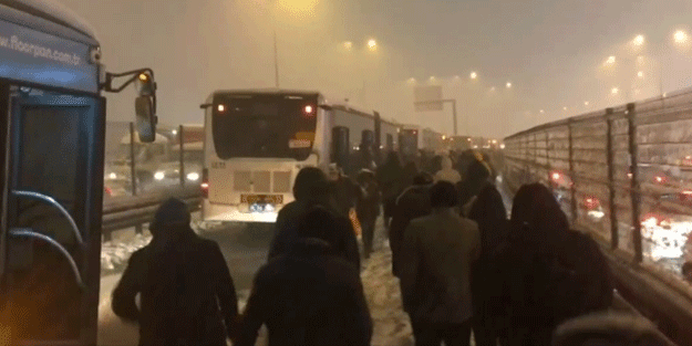 Binlerce kişi yolda kaldı! CHP'li İBB'ye vatandaş isyan etti