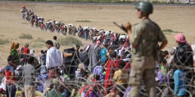 Binlerce sivil daha Türkiye sınırında dayandı