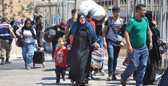 Binlerce Suriyeli bayramlaşmak için ülkesine gitti
