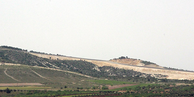 Binlerce Suriyelinin Esed'den kaçışı sonrası sınır bölgeleri için flaş karar