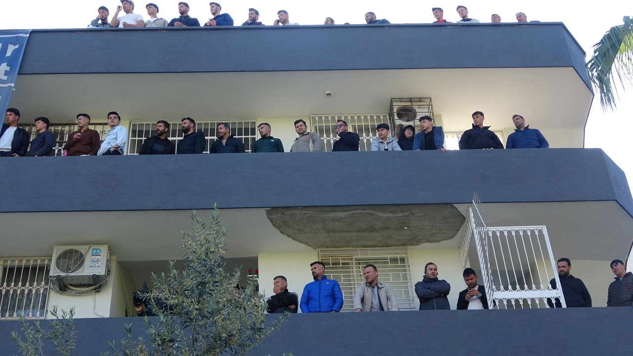 Binlerce taraftar akın etti! Bu maça tribün yetmedi