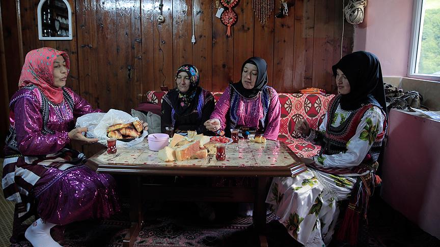 Binlerce yıllık geleneği sürdürüyorlar