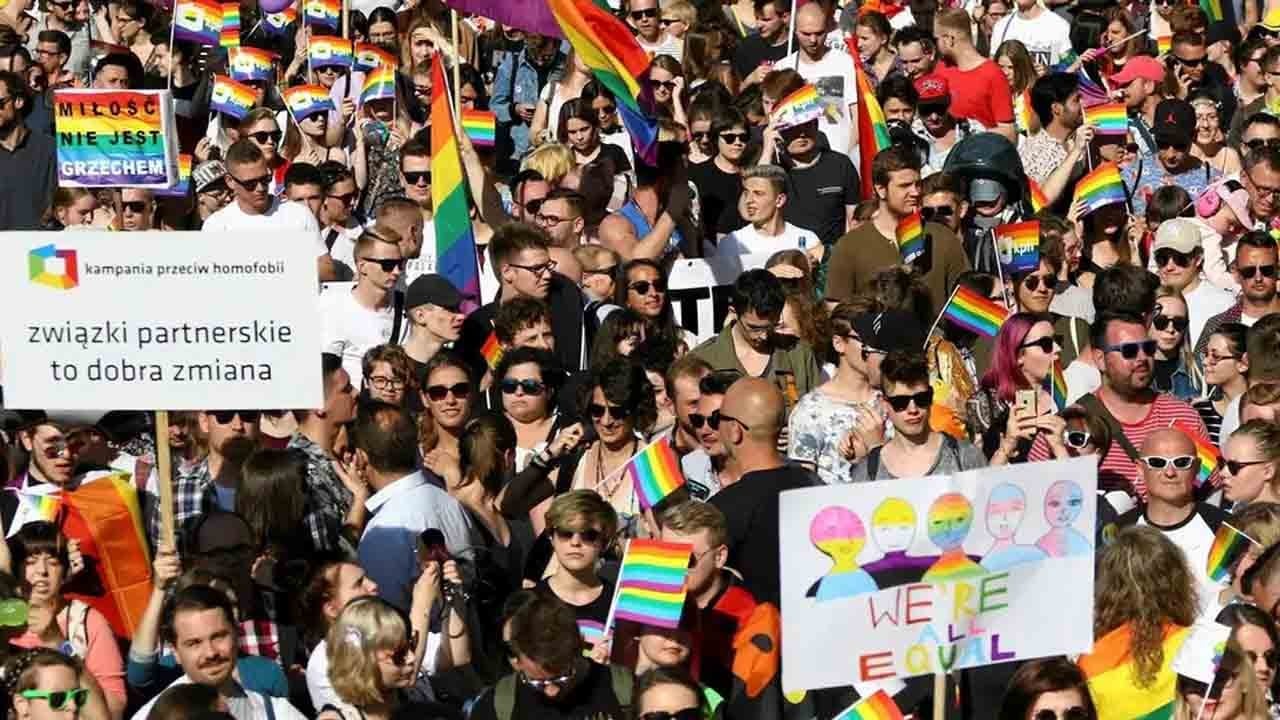Bir AB üyesi daha LGBT’ye cephe aldı: İstanbul Sözleşmesini iptal ettiler