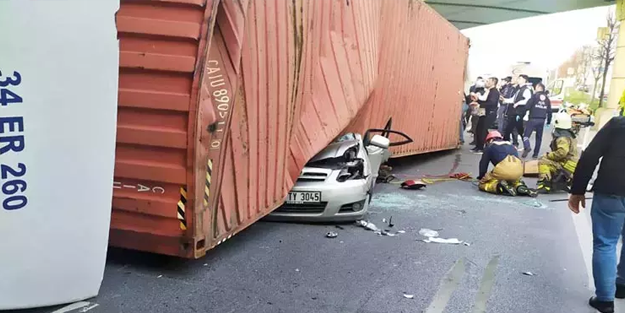 Bir aile yok olmuştu: TIR'ların durmadan çarptığı köprüyü yıkmak yerine işi tabelayla çözmeye çalışıyorlar!