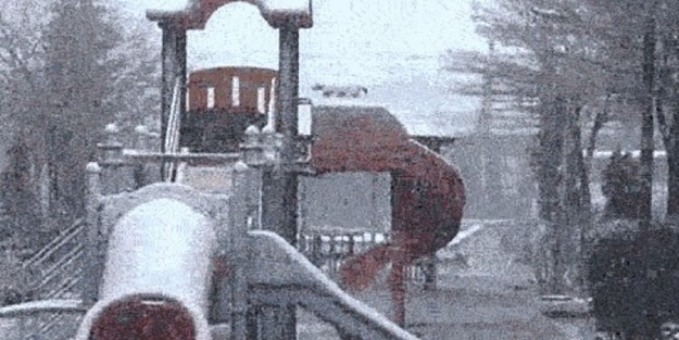 Bir anda lapa lapa kar yağmaya başladı