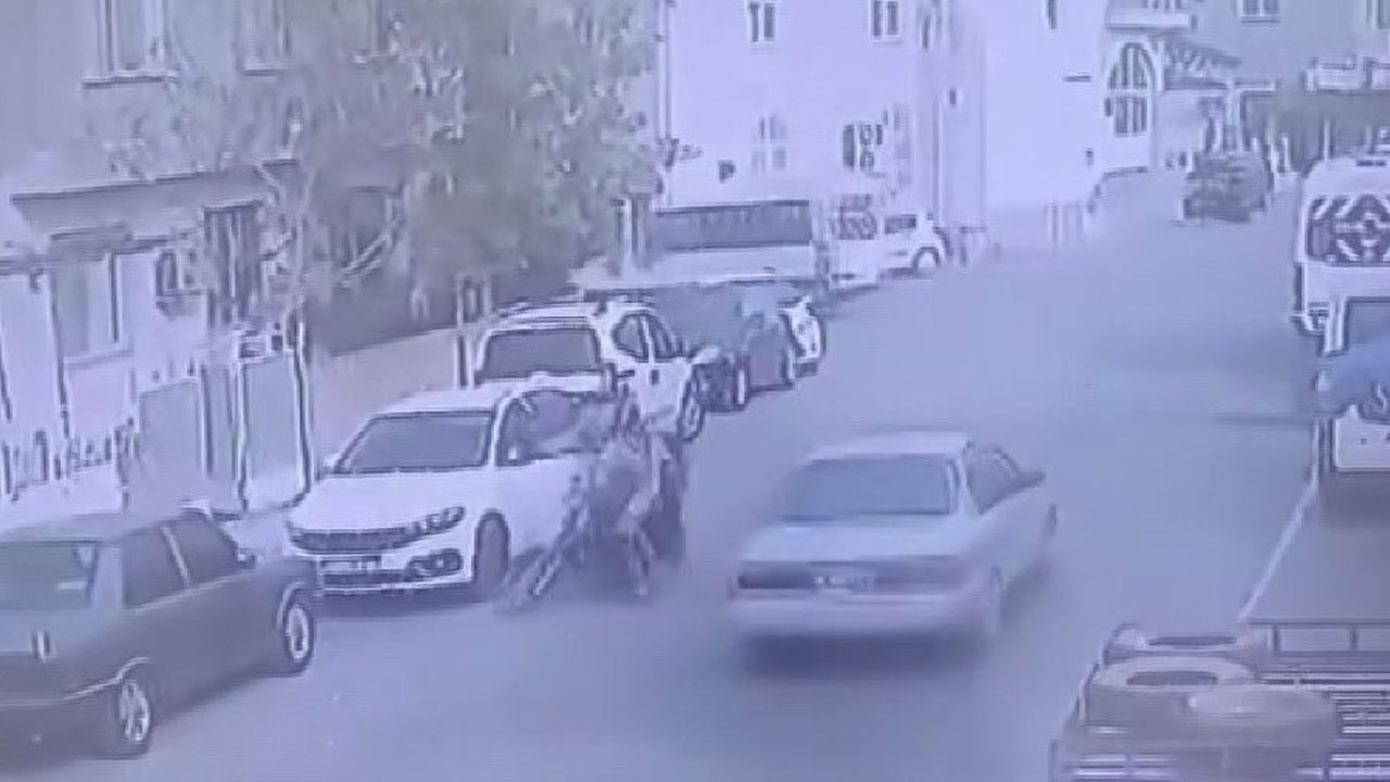 Bir anlık dalgınlık, iki kişiyi yere serdi!