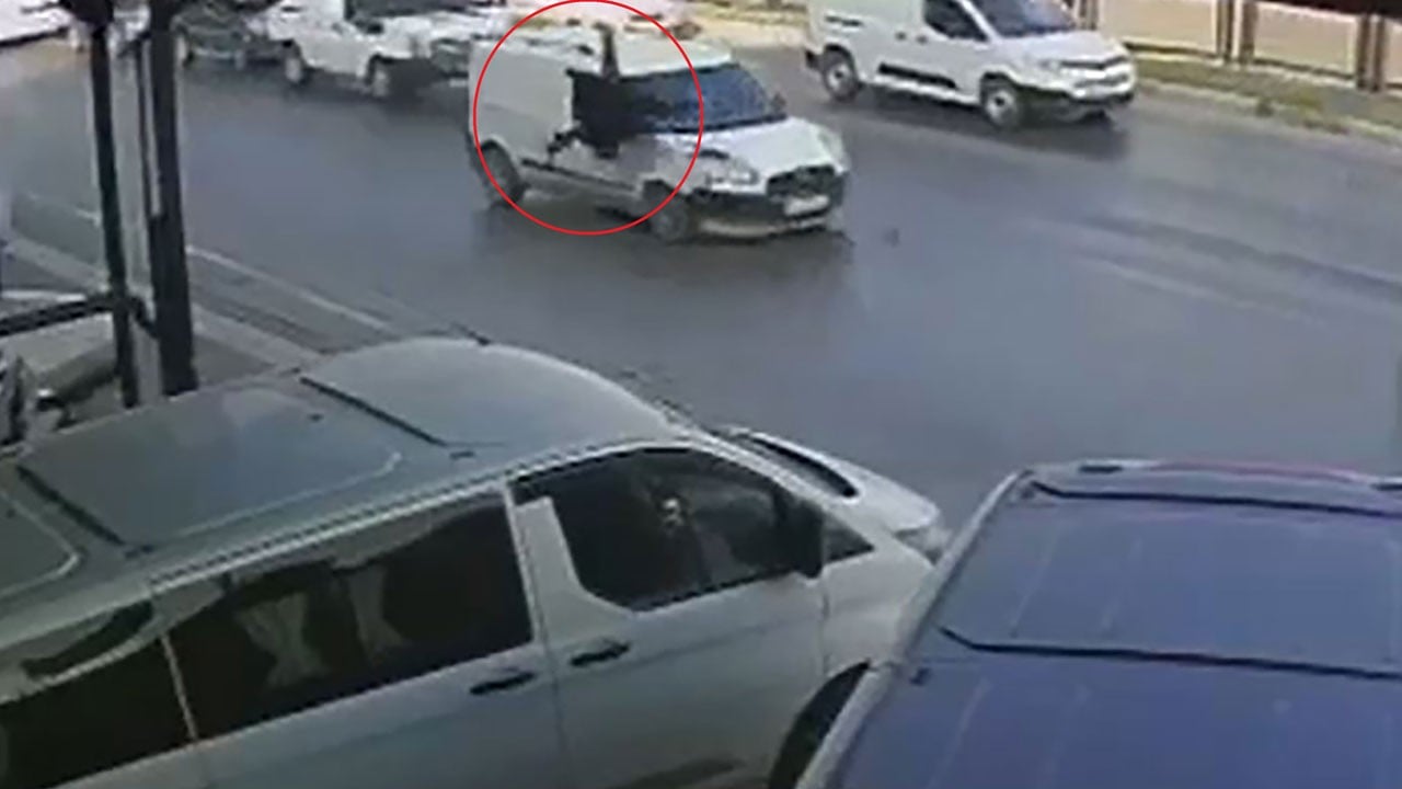 Bir anlık dikkatsizlik facia getirdi! Yaya metrelerce savruldu