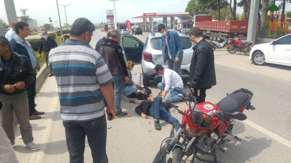 Bir anlık dikkatsizlik kaza getirdi: 2 yaralı 